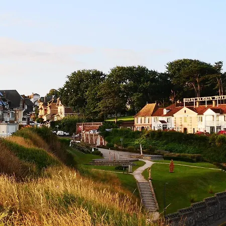 Contre Vents Et Marees Nyaraló Mesnil-Val-Plage